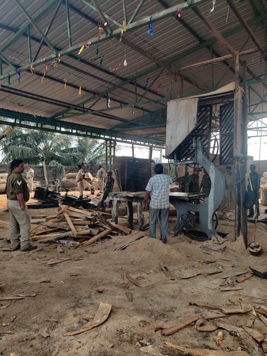 OdishaVigilance's tweet photo. In a joint forest raid conducted today by forest wing of #Odisha #Vigilance on running of 2 illegal sawmills without valid license at Vill-Haripur &amp; Khellar,PS-Balanga #Puri, sawmills‘ accessories along with valuable timber worth Rs.37 Lakhs detected &amp; seized.Investigation contg. https://t.co/anUF3ZcRZ8