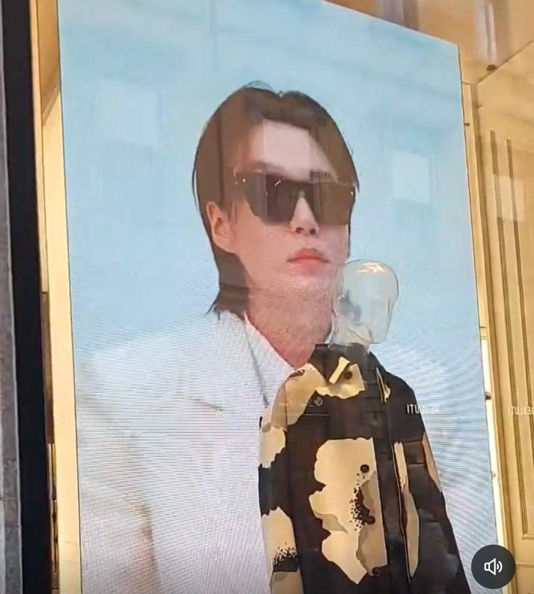 seokjinbit's tweet photo. MIN YOONGI FOR VALENTINO OH MY GOD https://t.co/G379usW3U9