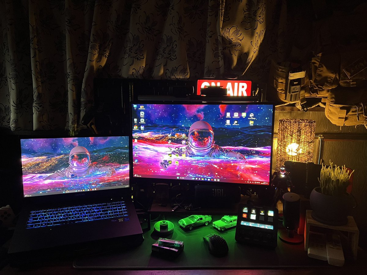 yoshio_VLOG's tweet photo. BenQ ScreenBar Plus
奮発して良かった。
リモコンも操作しやすいし
作業効率とモチベーションが上がる。
#BenQ
#ScreenBarPlus https://t.co/L4aaVtJObZ