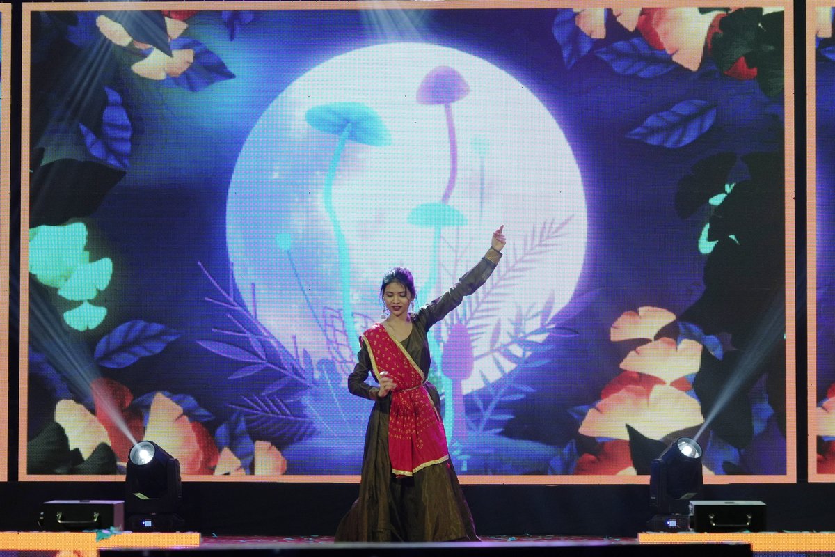 iibsonline's tweet photo. Pure talent and passion at #IIBSSurface2023! Whether it was the enchanting dance moves, soulful singing, hilarious stand-up comedy, or any other talent showcased, the performer won the hearts of everyone present.

#celebration #festevent #mbafest #bschoolfest #TalentShowcase https://t.co/ywp3JxxoAo