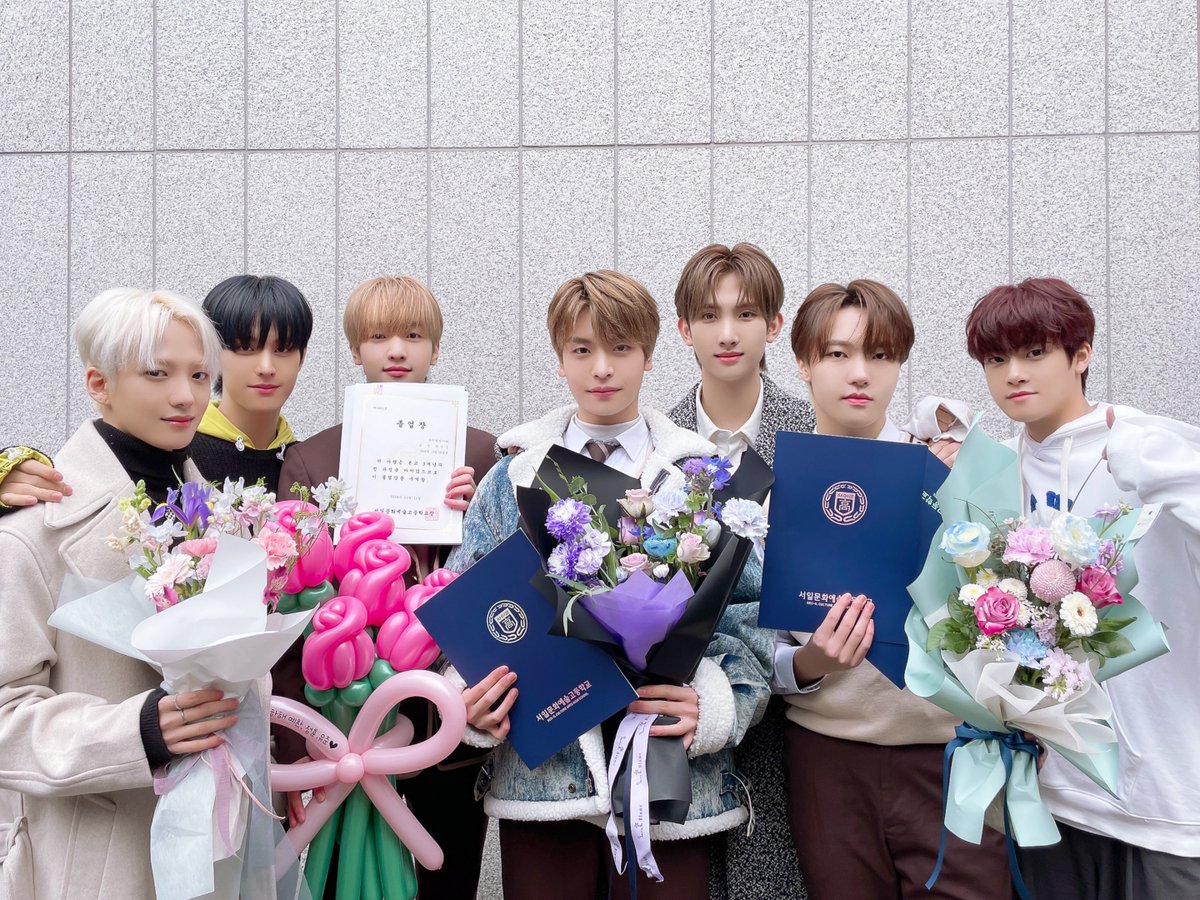 xikers_official's tweet photo. [👀] 

싸이커스 정훈, 유준, 예찬의 졸업을 축하합니다🤍🎓

#xikers #싸이커스 https://t.co/9iBFHDtXql