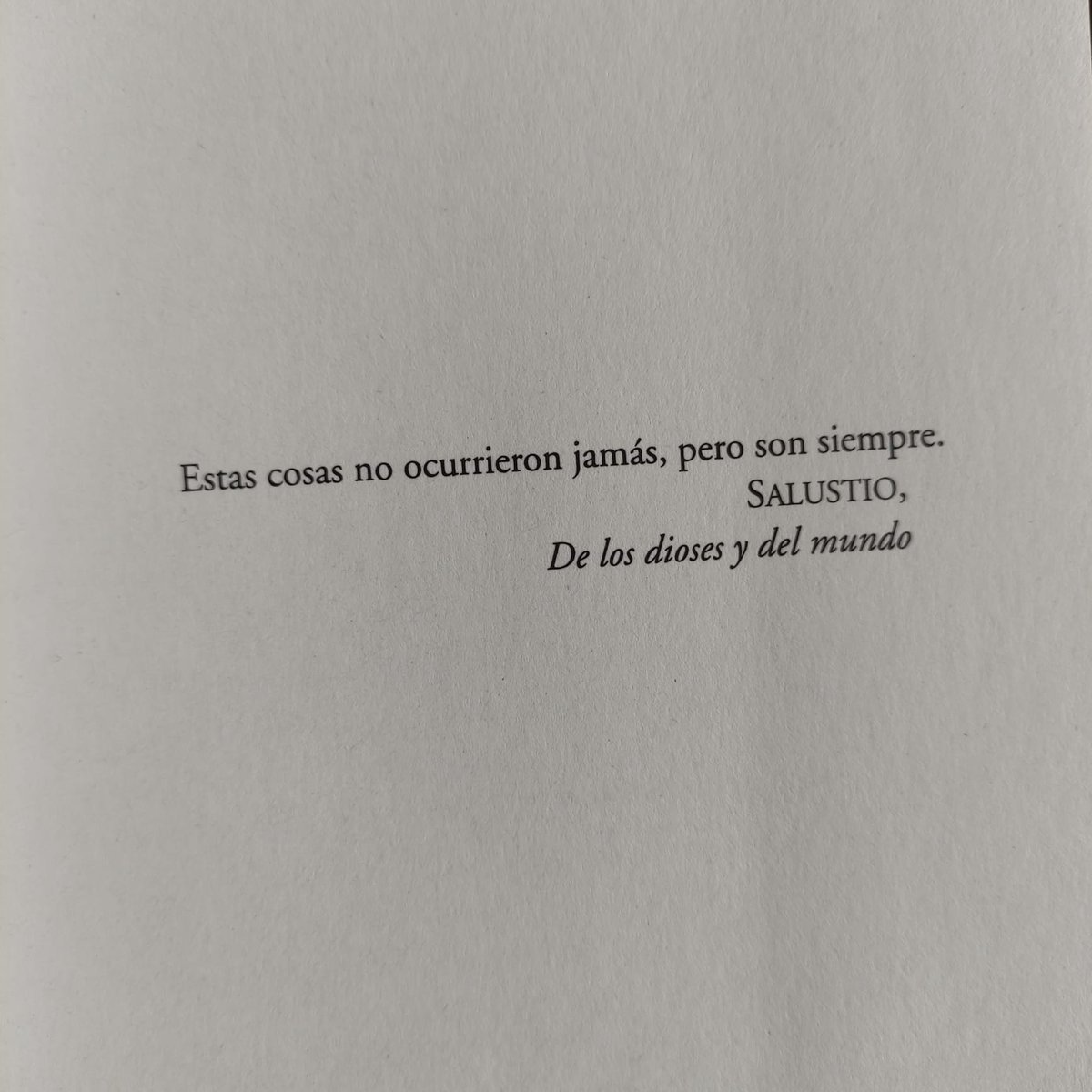 CaminoAquelarre's tweet photo. 𝐶𝑜𝑠𝑎𝑠 𝑞𝑢𝑒 𝑛𝑜 𝑜𝑐𝑢𝑟𝑟𝑖𝑒𝑟𝑜𝑛 𝑗𝑎𝑚𝑎́𝑠, 𝑝𝑒𝑟𝑜 𝑠𝑜𝑛 𝑠𝑖𝑒𝑚𝑝𝑟𝑒.

Una de las mejores y al mismo tiempo más breves definiciones de lo que son los mitos. Nos la ofrece Salustio, historiador romano de tiempos previos al Imperio. https://t.co/BjAJgcDjTp