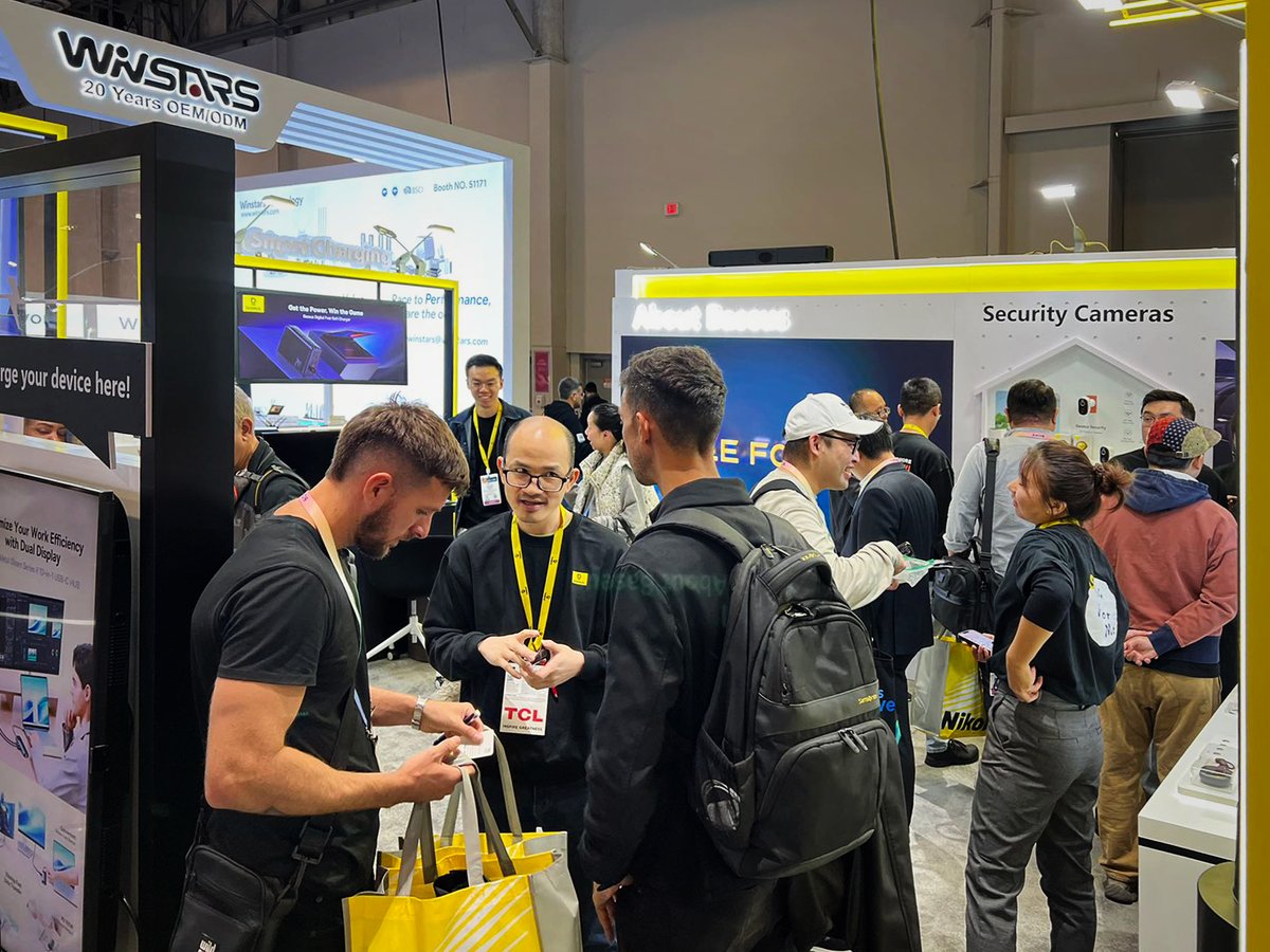 Baseus_Global's tweet photo. Recap of some highlights in our Baseus CES journey!
#baseus #exhibation #setup #tech #exhibition https://t.co/Q5domOMrox