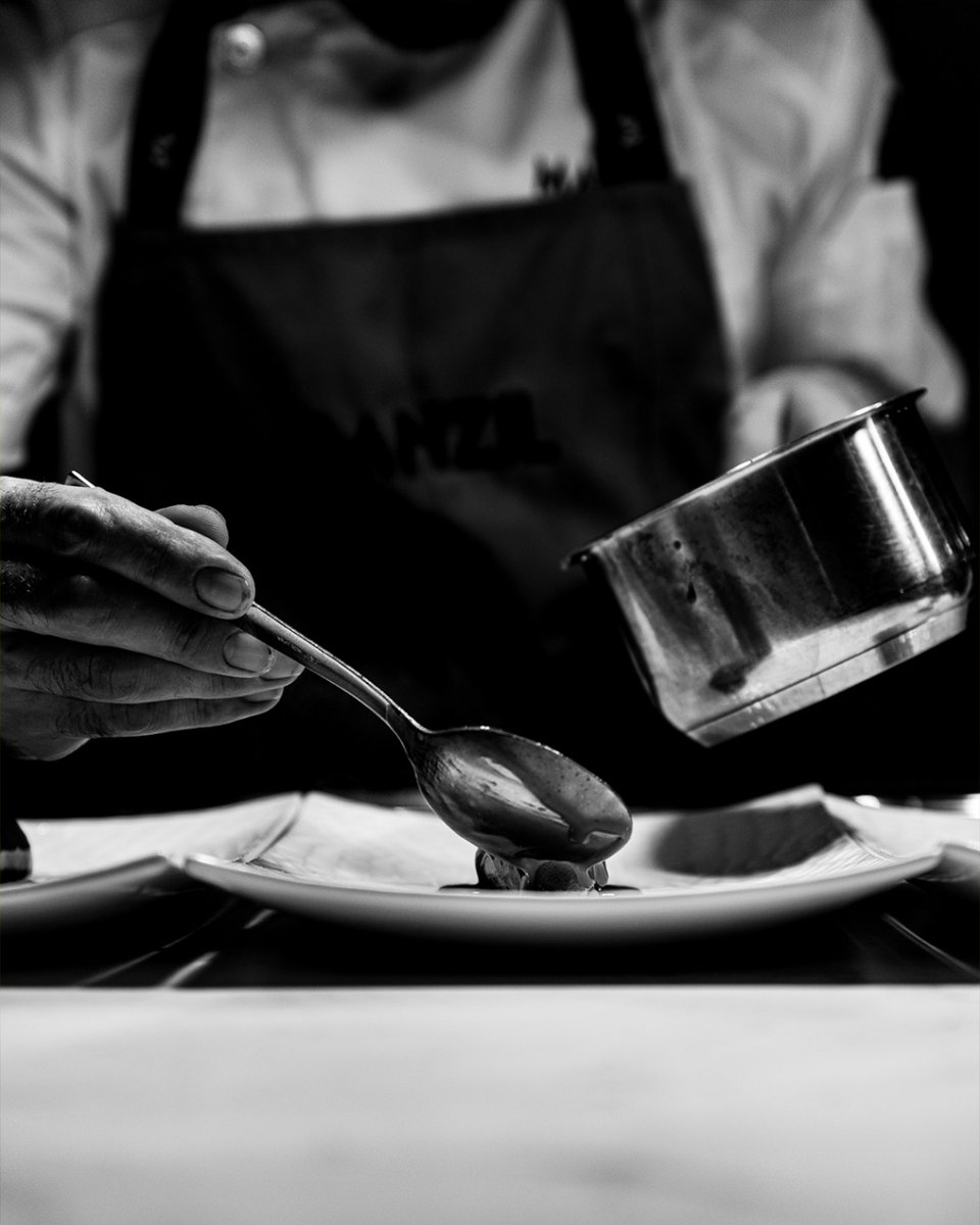 Es una cocina”DE VOCACIÓN”, es decir, de oficio y de amor por él, de voluntad, de pasión y forma de vida.
.
🌍 restaurantemanzil.com
☎️ 854 745 906 / 622 909 082
📍 C/ Alfonso XII 13 #Sevilla

Pic by: @barfoodster