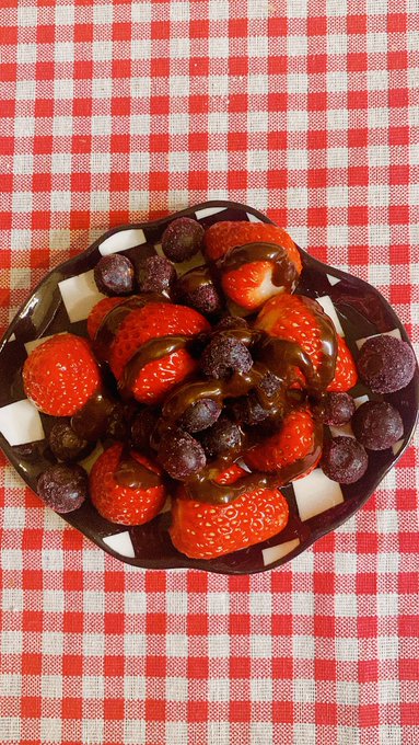 とても雑なおやつ https://t.co/FSx2KWc1fd<a href="/tag/%E3%82%A4%E3%83%99%E3%83%B3%E3%83%88go_%E8%B5%A4%E3%83%96%E3%83%BC"class="tags"><span>#イベントgo_赤ブー</span></a><a href="/tag/%E5%A2%93%E6%B0%B4"class="tags"><span>#墓水</span></a>