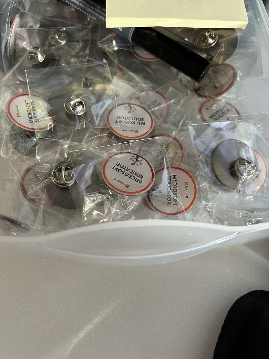 KHair_BusEd's tweet photo. Supply of #MicrosoftEducator badges topped up… who will be our next #StrathPGDE #StrathBA students to earn their shiny badges? #TeamMIEEScotland @MSEducationUK @MicrosoftEDU @StrathEDU @UniStrathclyde https://t.co/fon8qP1xag