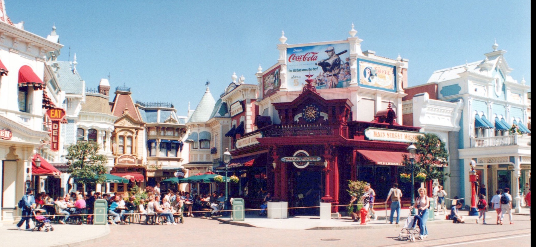 DISNEY SMELLS: The Untold History of Theme Park Scent Design 