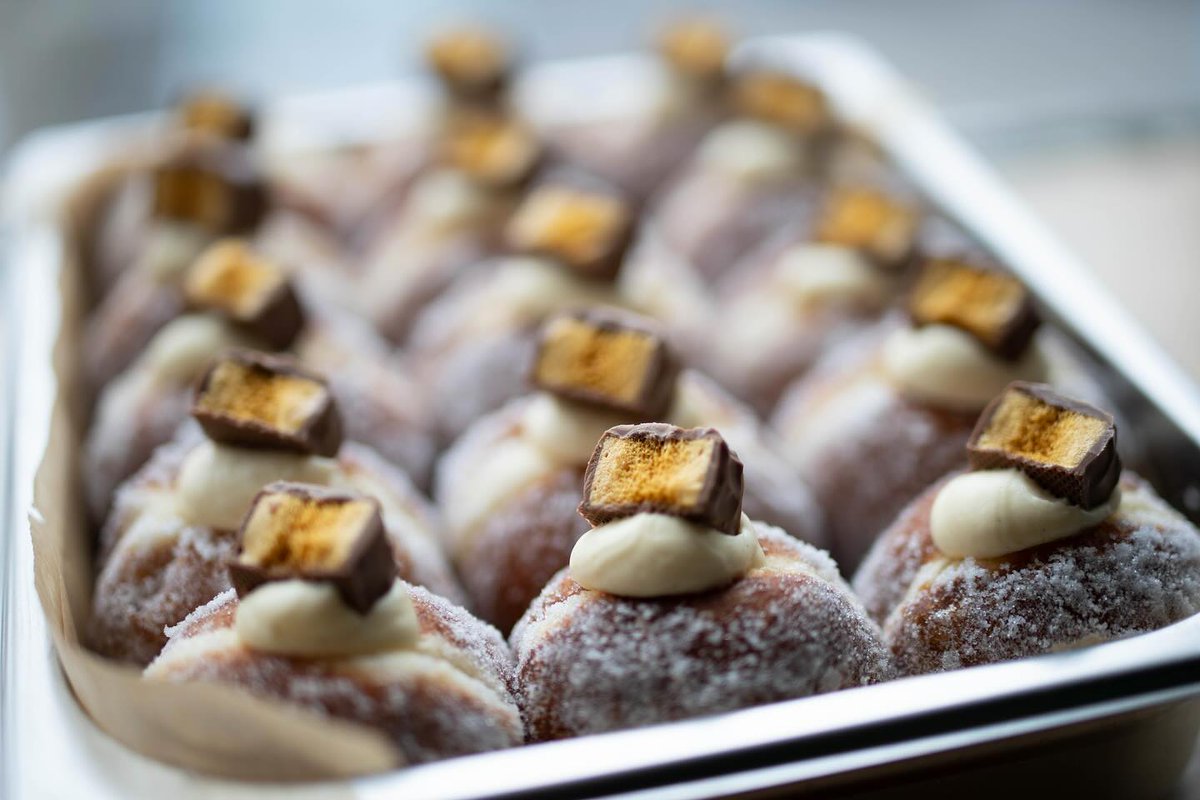 SligoFoodTrail's tweet photo. Make sure to visit Pudding Row for a delicious sweet treat. ๐ฉ
Located in Easkey they are serving fresh breads, takeaway food, drinks and a wide range of Irish groceries.
๐ธ @puddingrowsligo
#SligoFoodTrail #VisitSligo #PuddingRow #Easkey https://t.co/Skm5nbiXIG