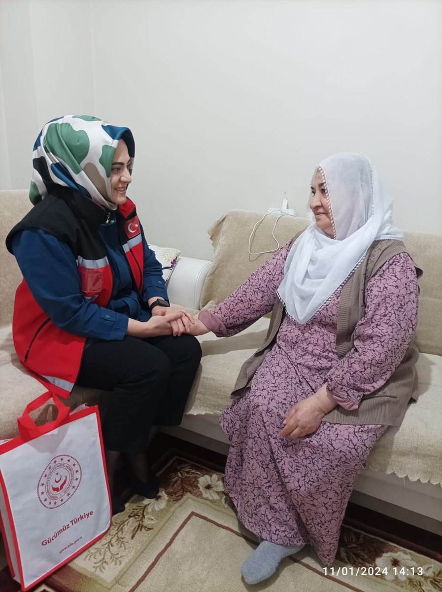 bingolashm12's tweet photo. Gazilerimizden Ali Haydar ASLAN ve Burhanettin KAYA' nın kıymetli ailelerini İl Müdürlüğümüzde görev yapan personellerimiz tarafından ziyaret edilmiştir.
@tcailesosyal @Abdulbariaksoy https://t.co/fzvBaxFqPR