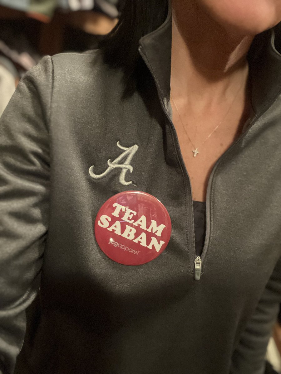 dixiedarlins13's tweet photo. Always have and always will have a love of @UofAlabama and @AlabamaFTBL • Today I wear the script A in honor of the 🐐 #nicksaban #Alabamafootball #alabamagrad #TheGOAT @jmeigsjr https://t.co/4crfUg9Ll5