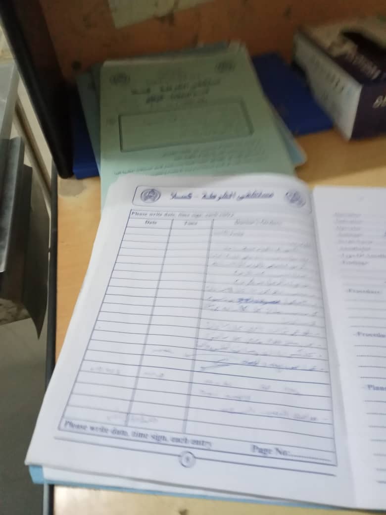 ⚠️⚠️⚠️
عندي ابوي عيان راقدين في مستشفى الشرطة كسلا وانا الولد الوحيد نزحنا من الخرطوم جينا كسلا عندي اخوي الأصغر مني مات في الخرطوم كان جاتو زخيرة طايشة اتوفي وتاني إلا اخواتي الأصغر مني بنات 
ابوي دة عندو ايرقان وحسوة في الكبد ومحتاج عملية 😔