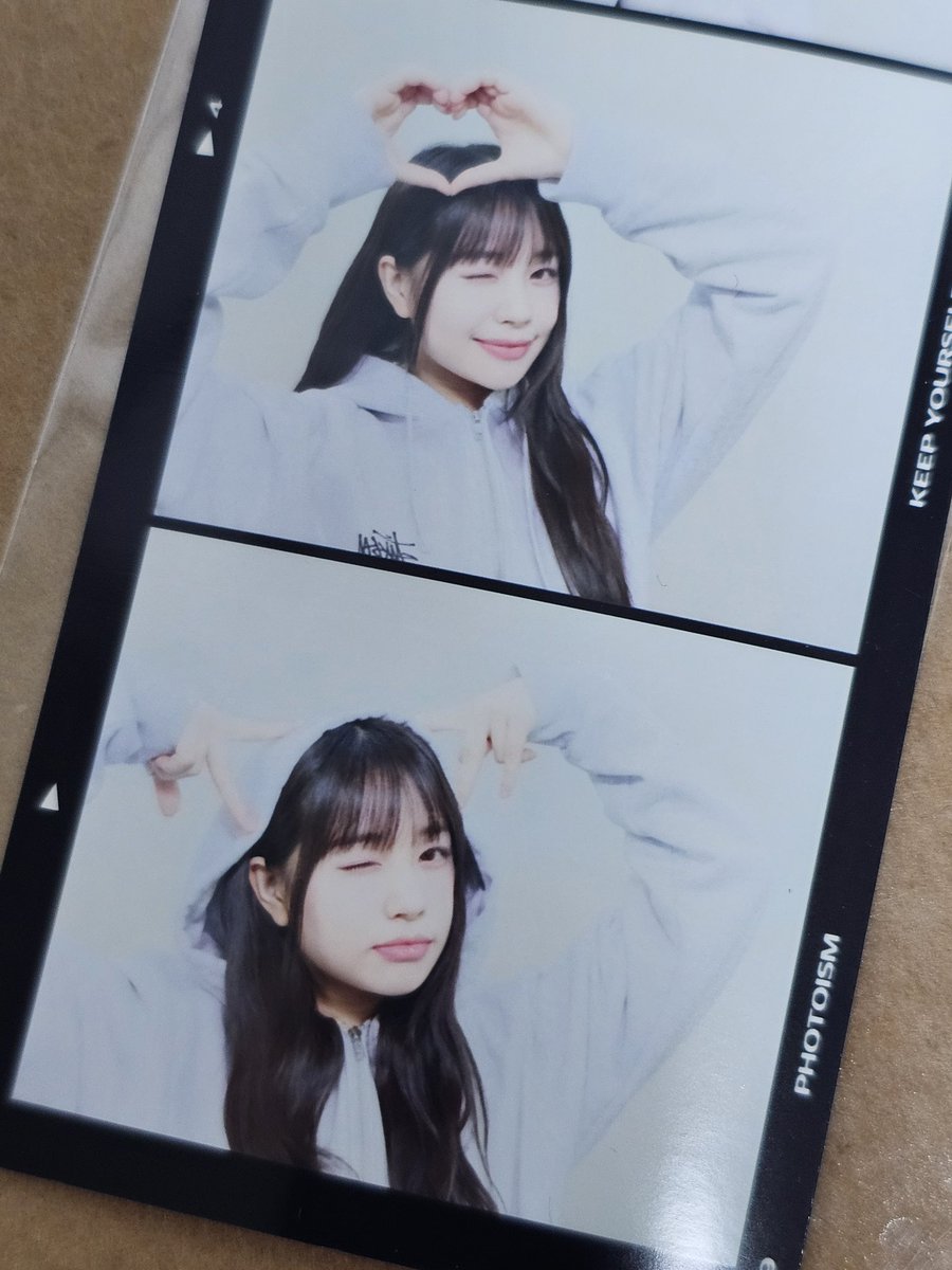 snowsoeun's tweet photo. 공카(?) 공식(?) 이벤트 당첨은 처음이야🥹 지효가 왔넿ㅎ ㄱㅇㅇ

소은이거로 교환줄신 분?~🙈
#위클리 #지한 https://t.co/KTVBOqiq9g