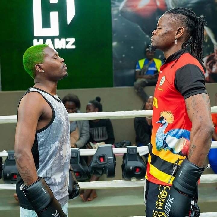 mushikeyz's tweet photo. Green Daddy squares off against @Pallaso. Your guess: who's winning? 🏆 #FightNight #GreenDaddy #Pallaso https://t.co/PKWHguchp4