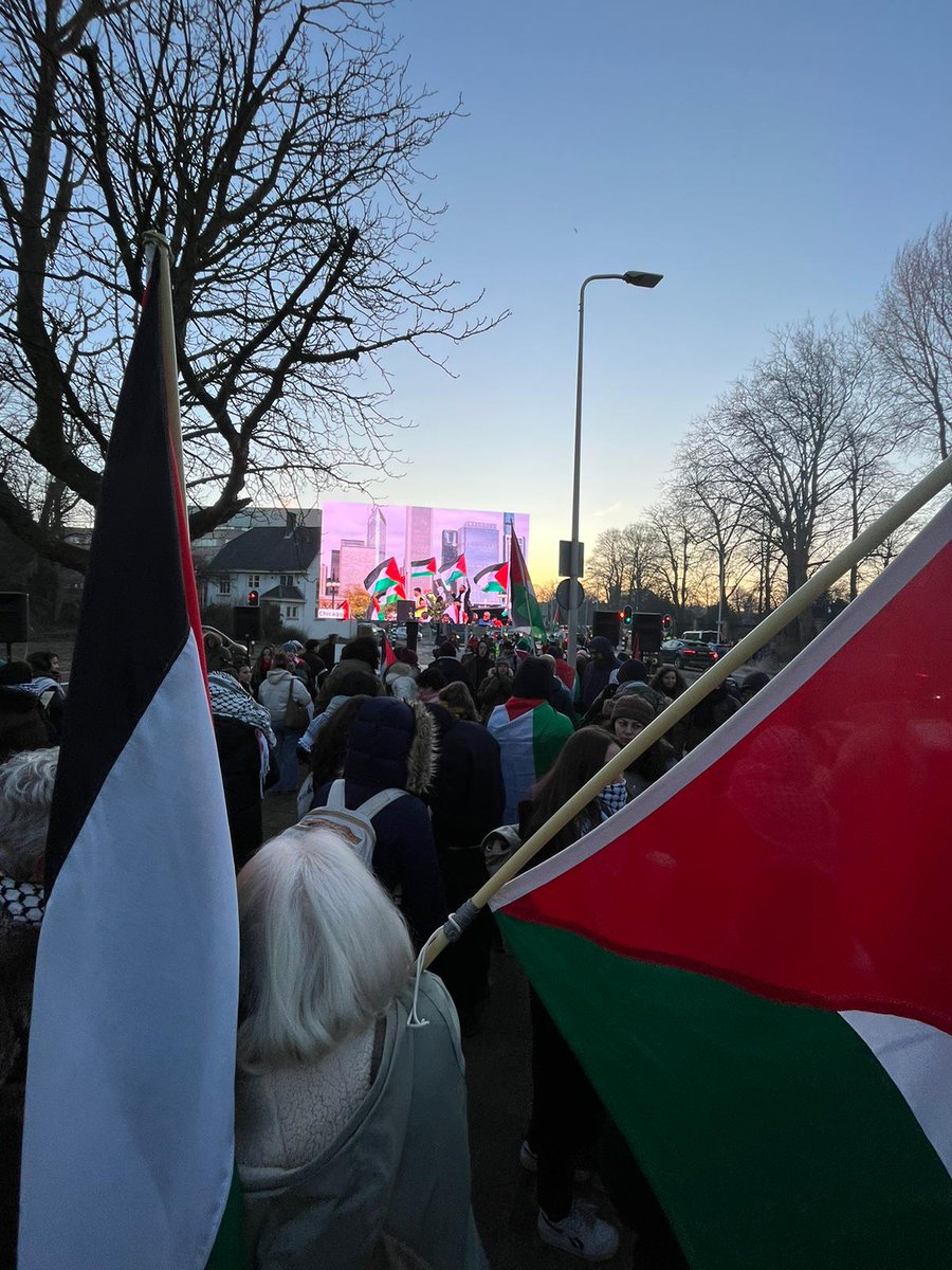 Radio With Palestine. Now live from The Hauge as people gather to support South Africa's case at the International Court of Justice. Listen at: acousticommons.net/listen/ 📡〰️🇵🇸