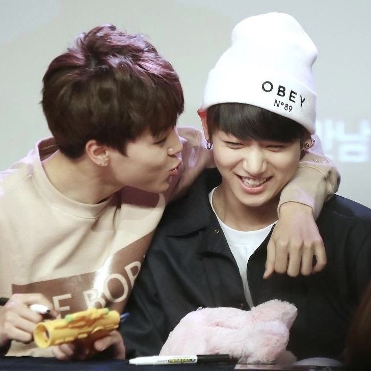 jbellingoal's tweet photo. #jikookau • se ele fosse • onde: 

Jeon Jungkook namoraria seu melhor amigo, Park Jimin.

MAS só se ele fosse uma garota... https://t.co/YZiW5lwn1C