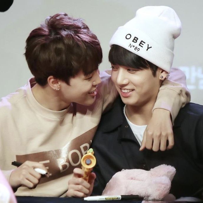 jbellingoal's tweet photo. #jikookau • se ele fosse • onde: 

Jeon Jungkook namoraria seu melhor amigo, Park Jimin.

MAS só se ele fosse uma garota... https://t.co/YZiW5lwn1C