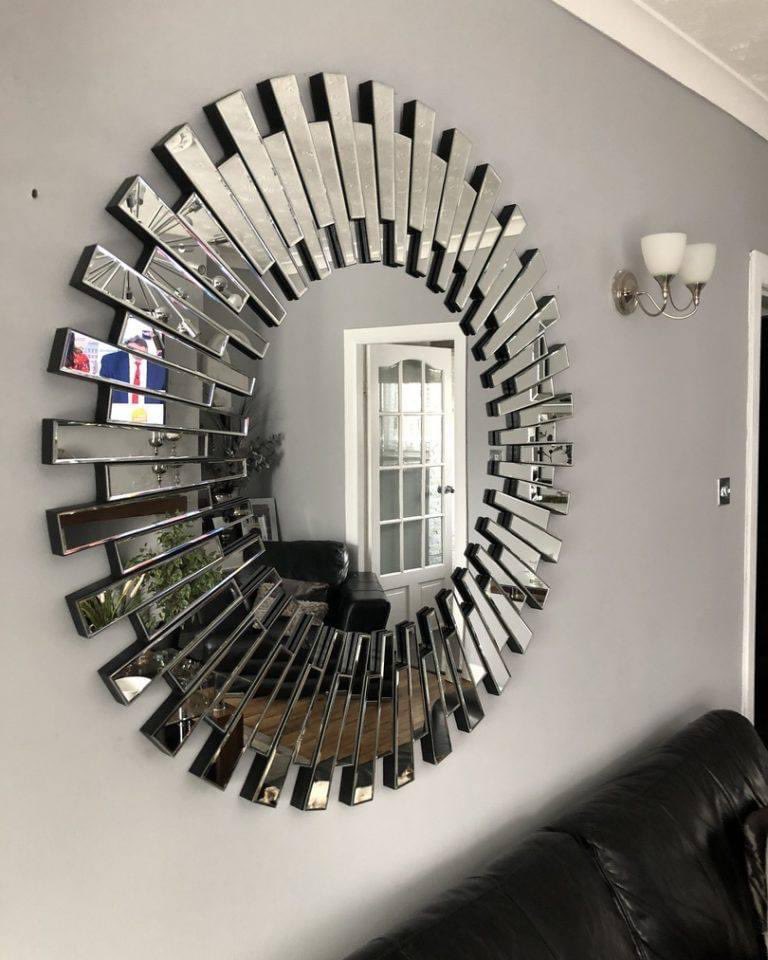 GreenAndMay's tweet image. This time of year can be dull, dark &amp;amp; dreary. If you’re showing potential buyers around your property make sure you make it look as light, bright and inviting as possible with lights, lamps and reflective mirrors. First impressions count! #SellingHomes #TopTips #AFreshApproach