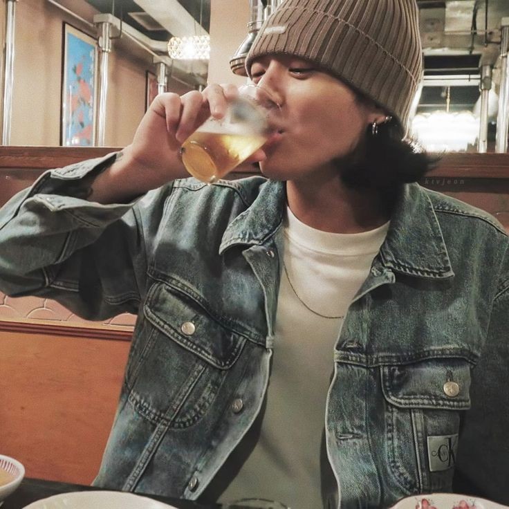 jbellingoal's tweet photo. #jikookau - Casos de Família - onde:

A mãe de Park Jimin expõe em rede nacional que seu filho é gay e apaixonado no seu vizinho, Jeon Jungkook. https://t.co/WLIc81fZv5