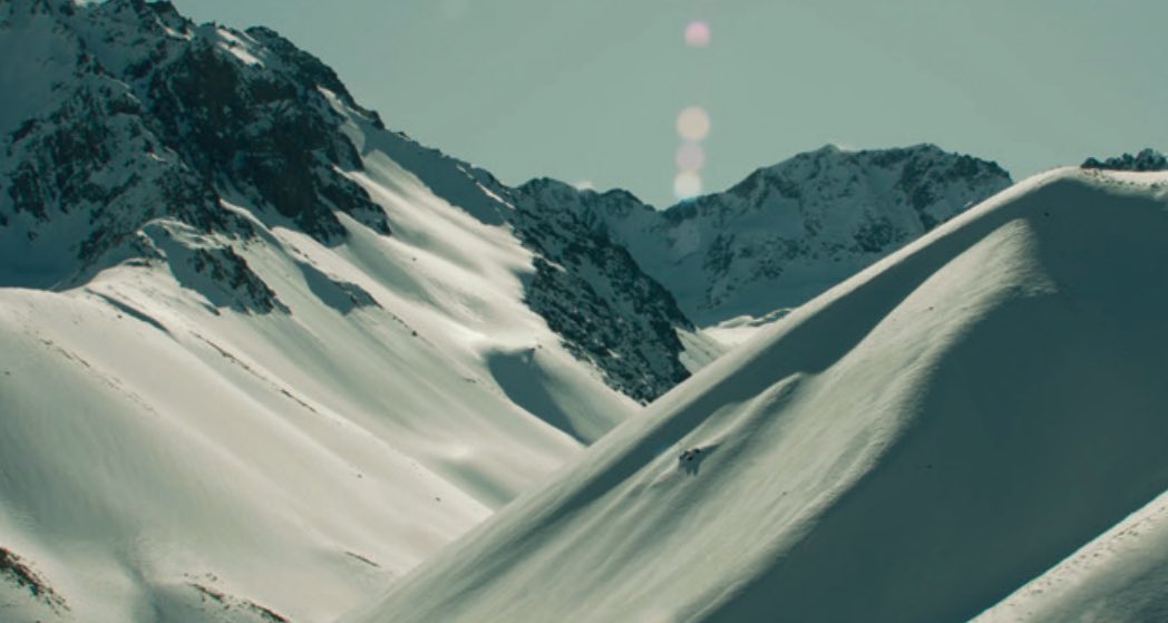FilmBayona's tweet photo. Special effects(SFX) or visual effects (VFX)?
Here you have some examples of when a scene requires the work of the SFX team (first two pictures) and when it falls in the hands of the VFX team (last two pictures).
Both teams work hand in hand to accomplish one final and perfect shot.

#SocietyOfTheSnow 
#LaSociedadDeLaNieve
