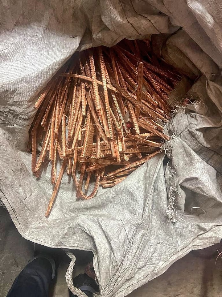 _ArriveAlive's tweet photo. Stolen copper cables worth R200 000 recovered at a scrapyard in Germiston https://t.co/si5BEBvhWi
#ArriveAlive #CopperCables #Recovered #Scrapyard @JoburgMPD https://t.co/RAf09rMRfR