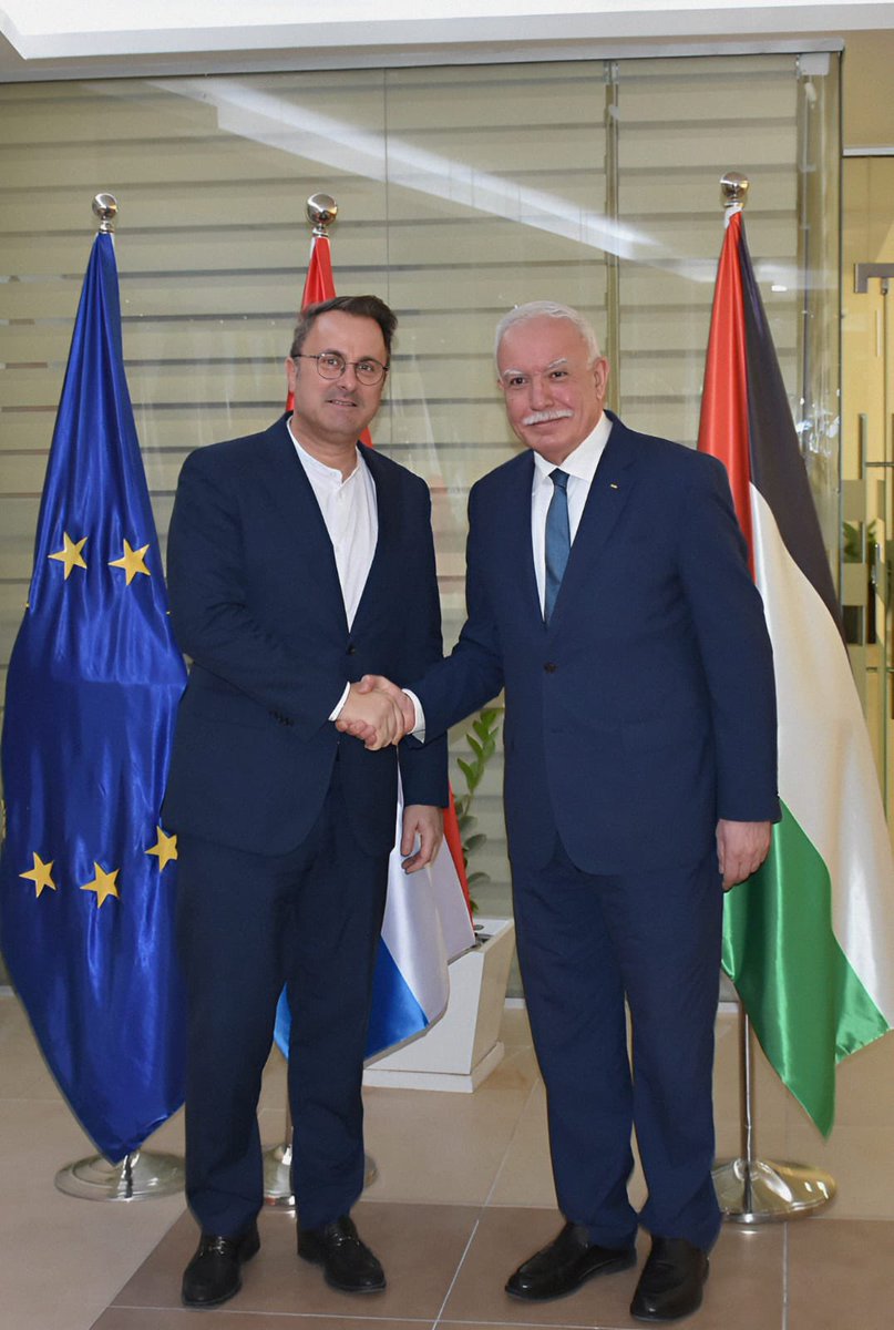 Xavier_Bettel's tweet photo. In Ramallah I met @DrShtayyeh &amp; FM #Malki to:
🔹stress the urgent need for a humanitarian ceasefire
🔹discuss the prospects for peace &amp; underline 🇱🇺's continuous support for a 2-State-Solution
🔹condemn ongoing expansion of 🇮🇱 settlements
🔹underline the importance of elections https://t.co/V7yCox5w6F