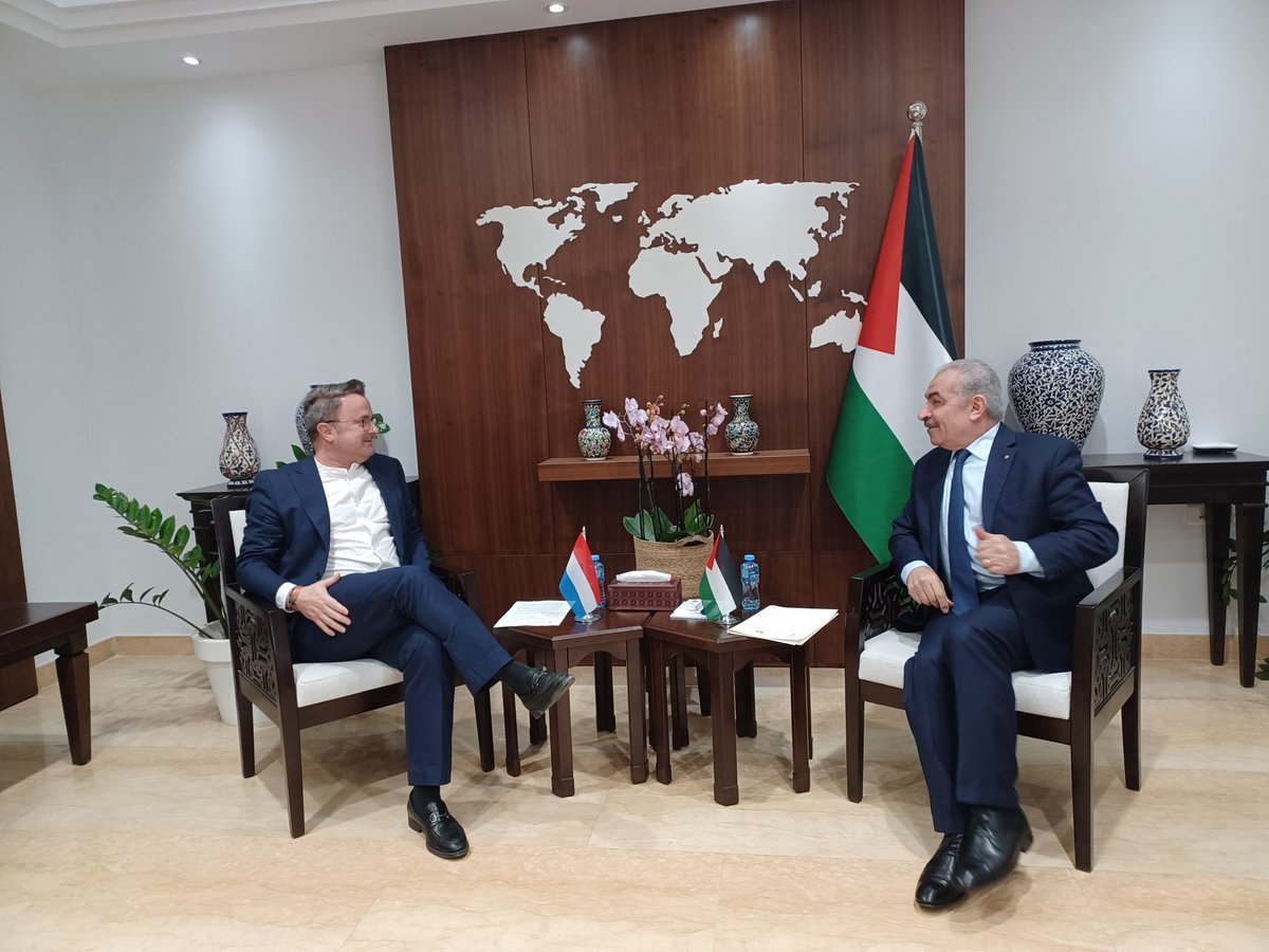 Xavier_Bettel's tweet photo. In Ramallah I met @DrShtayyeh &amp; FM #Malki to:
🔹stress the urgent need for a humanitarian ceasefire
🔹discuss the prospects for peace &amp; underline 🇱🇺's continuous support for a 2-State-Solution
🔹condemn ongoing expansion of 🇮🇱 settlements
🔹underline the importance of elections https://t.co/V7yCox5w6F
