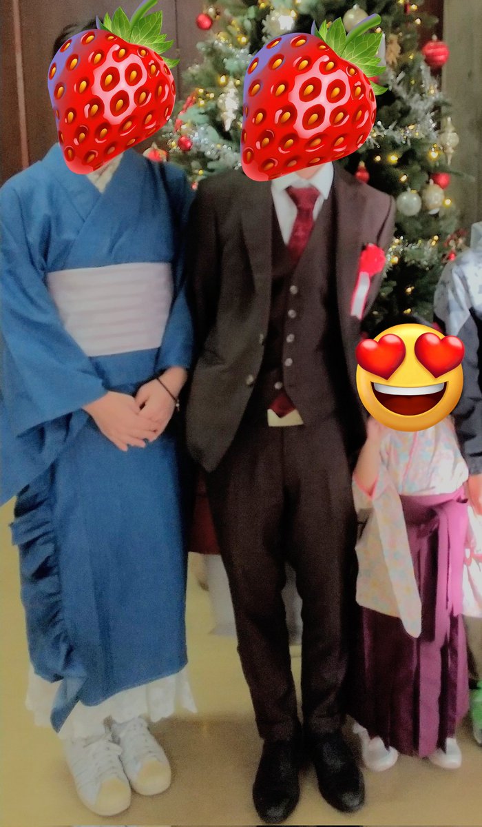 studio_tirol's tweet photo. ちなみにわたしのデニム着物はLサイズで大きかったので二部式に仕立て直し、切った生地をフリルにして付け直しました☺️

#着物コーディネート https://t.co/9H0cN1shjB