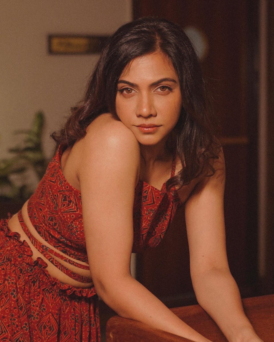 KeralaBoxOffice's tweet photo. Madonna Sebastian Latest Photoshoot https://t.co/4NNZXr0vBm
 
#madonna #actresses #fashion #photoshoot #kerala9 #trends #happiness

@madonnasebastian https://t.co/G1t1R7WVH9