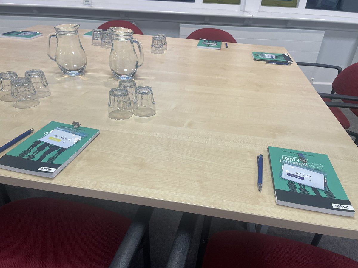 SiobhanMered123's tweet photo. We are @TedWraggTrust Headteacher Annual Consultation Day ready! 🙌#HTConsultation #strongertogether #growgreatpeople #higheststandards https://t.co/zWDmaRr34A