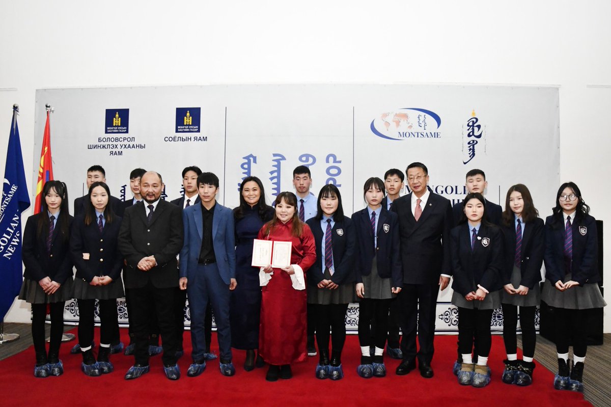 “МОНГОЛЫН САЙХАН БИЧИГТЭН-2023” ОЛОН УЛСЫН УРАЛДААНЫ ШИЛДГҮҮД ТОДОРЛОО
Уралдааны отгон оролцогч нь Хөвсгөл аймгийн Тосонцэнгэл сумын 2-р ангийн сурагч Э.Алтантүлхүүр, хамгийн ахмад нь нийслэлийн Баянгол дүүргийн иргэн 101 настай Жигмэдсүрэн гуай байв.
meds.gov.mn/post/151881