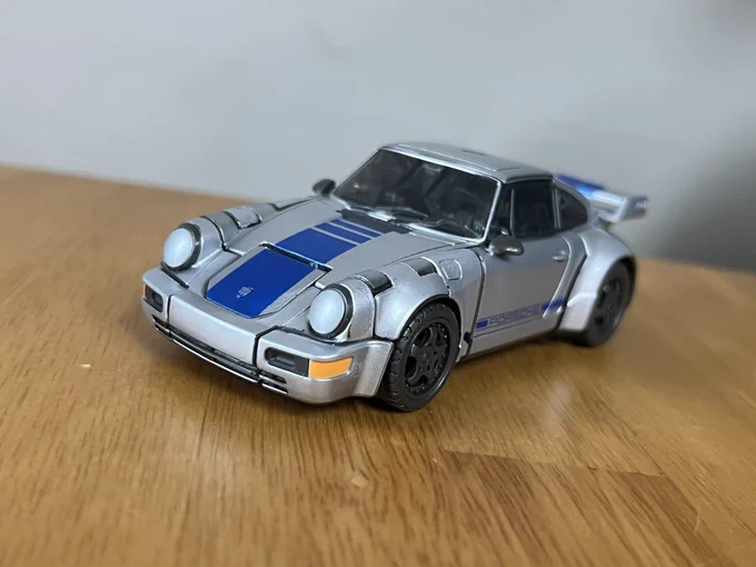 SSミラージュくん日本だと発売されなさすぎて本当に名前の通り幻のトランスフォーマーになりつつある……やはり権利問題をクリア出来ないのだろうか…… 