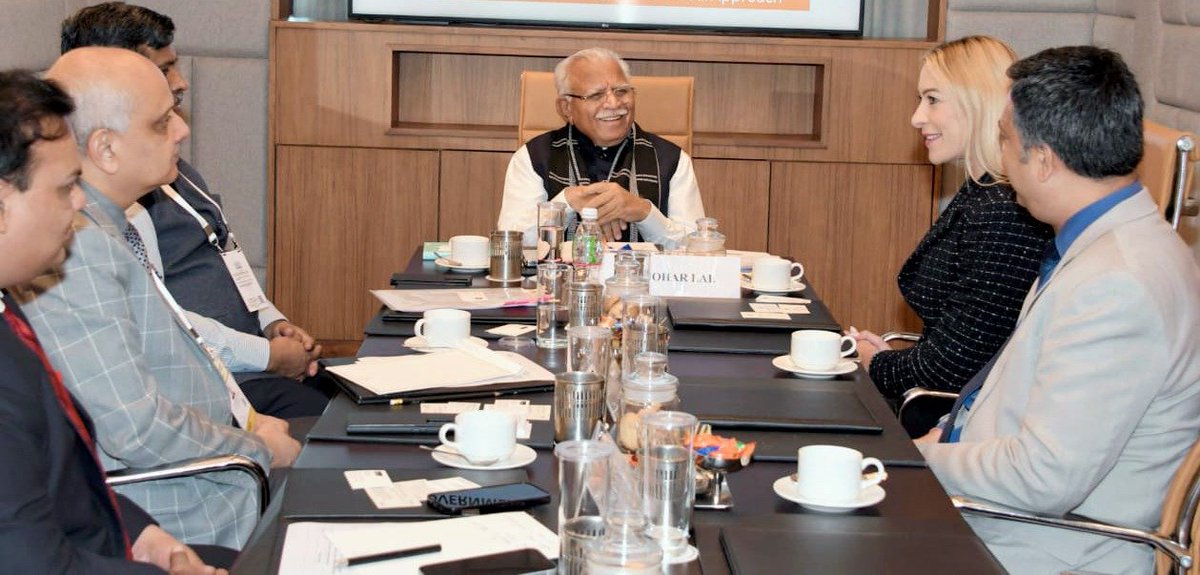 cmohry's tweet photo. गुजरात में आयोजित #VibrantGujaratGlobalSummit के दौरान आज मुख्यमंत्���ी श्री @mlkhattar ने अमेरिका के प्रतिनिधिमंडल के साथ बैठक की।

इस अवसर पर सीएम ने हरियाणा में निवेश और उद्योगों से जुड़े विभिन्न आवश्यक विषयों पर उनसे चर्चा की।

#GOGlobalApproach https://t.co/CfzmgdcXXl