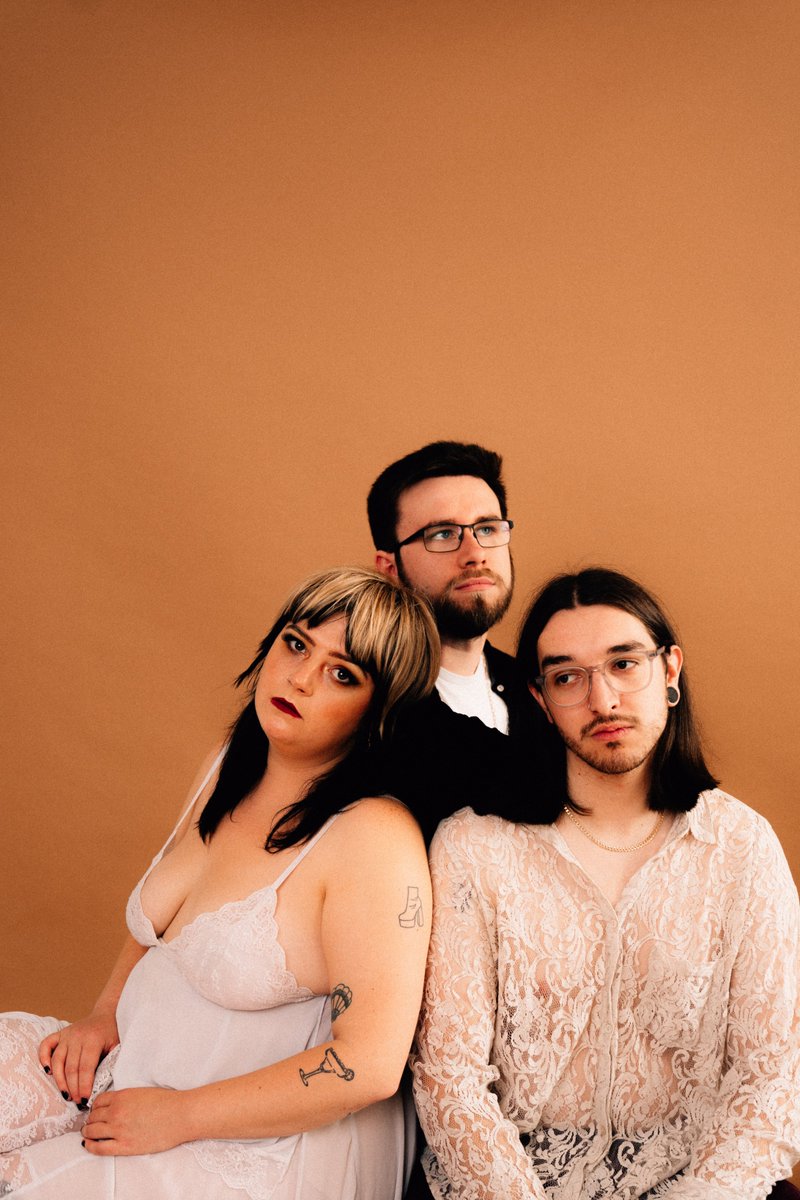 CHROMAbanduk's tweet photo. If you know, you know. For those who’ve just arrived, stream it loud. Girls Talk (Album Version) is out now! 🎶
→ https://t.co/eViZKrYNQE 🎧

📸 - @bethanmillerco / Ren Faulks https://t.co/6Hkmwj2vTO
