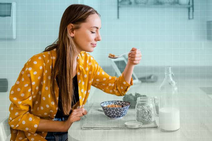 BatraFrog's tweet photo. While growing up, we must have at one point or the other be chastised for eating slowly...
Little did we know that there are several health benefits of eating slowly.

Check the thread for these health benefits...
Please retweet for others
🧵🧵🧵 https://t.co/voiNq5aj3z