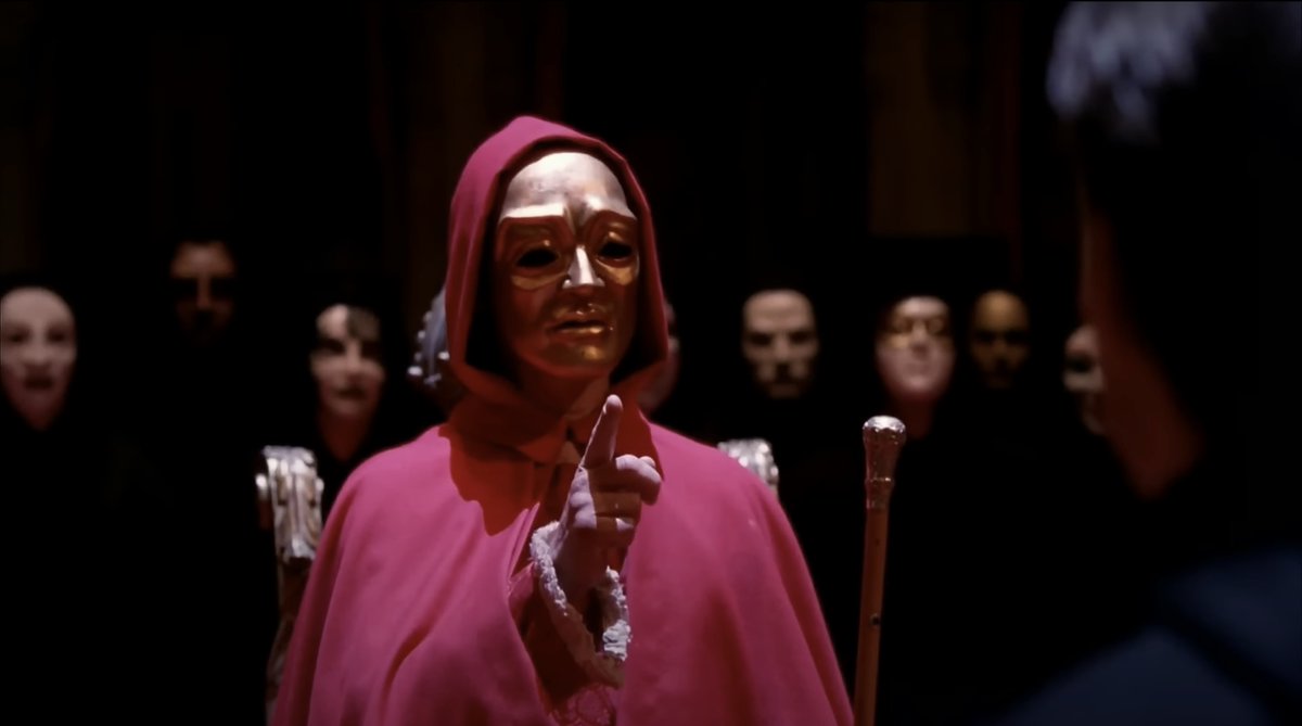 LHDSR_TV's tweet image. #decodage [🚨spoiler alert ]
il y a plusieurs lectures dans eyes wide shut, une évidente (scénario), une autre sur l&apos;archétype (arc des personnages) et d&apos;autres plus symboliques (composition de l&apos;image—littératie visuelle, symboles, couleurs).

nous pouvons avoir différentes…