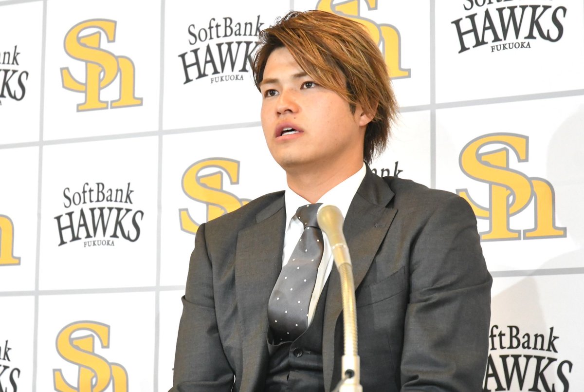 takafullc2's tweet photo. 【発表】
ソフトバンクは、西武から国内FA権を行使して移籍した #山川穂高 選手の人的補償として #甲斐野央 投手が移籍することを発表しました。

#sbhawks #鷹フル https://t.co/6Gz0bsGApT