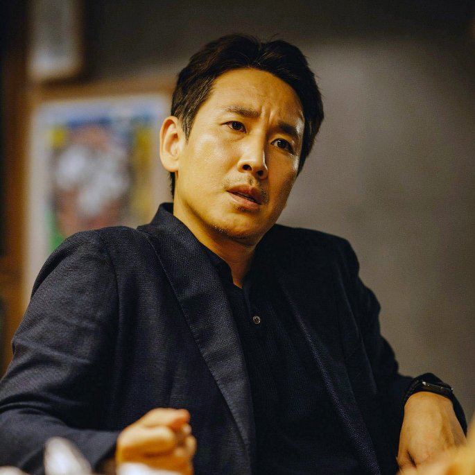 CultureCrave's tweet photo. Bong Joon-ho and other South Korean filmmakers are calling for an investigation into Lee Sun-kyun's death

A press conference will be held Friday

“This should never happen again. We will call for investigation officials’ probe to discover the truth, request media outlets to delete articles that do not fit their function as media, as well as urge authorities to revise the law to protect the human rights of artists"

Lee was found dead inside a car from an apparent suicide just days after the third, 19-hour round of police questioning over suspicions of illegal drug use

He had claimed his innocence and had requested a lie detector test