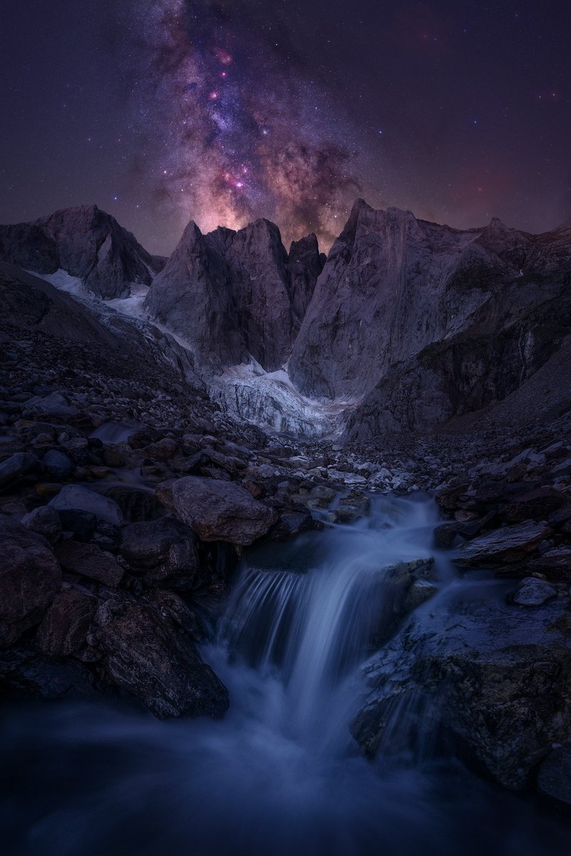 Buenos días ☕☕ La cumbre del Pico Vignemale está coronada por uno de los pocos glaciares restantes en los Pirineos. Por aqui os dejo una foto que tomé en Julio de 2021 en los Pirineos Franceses