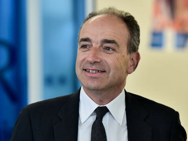 BFMTV's tweet photo. 🔴 EN DIRECT  
Jean-François Copé juge que Gabriel Attal "n'est plus du tout" de gauche
https://t.co/94i2IuYhnt https://t.co/8LF9RD8Kmn