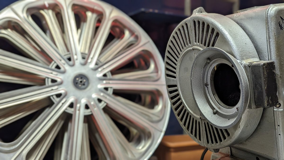 ✨ Yesterday we were delighted to return to Carlton Bingo Stirling to continue the disassembly of projection equipment donated to our project!

The equipment is now ready for collection in a few weeks, we can't wait to hear the Allanpark's old Westars roar to life once more! ❤️