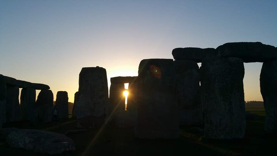 Sunrise at Stonehenge today (11th January) was at 8.07am, sunset is at 4.22pm 🌤️