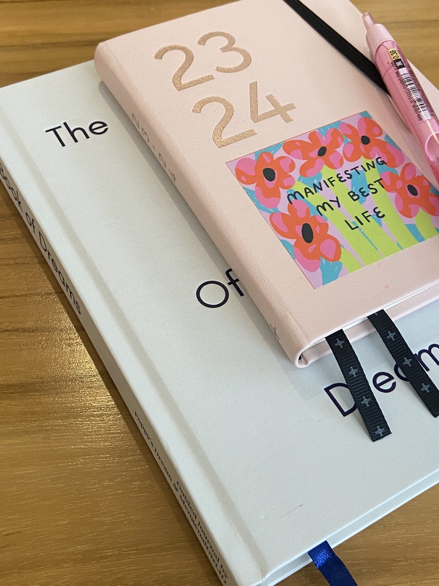 srochmayati_'s tweet photo. my top wishlist for this yeaaar is rediscovering what I liked and trying new things along the way :-) life’s been tough &amp; challenging in 2024 but better an oops than what if, right? #srjournal https://t.co/MDxtXXsnxZ