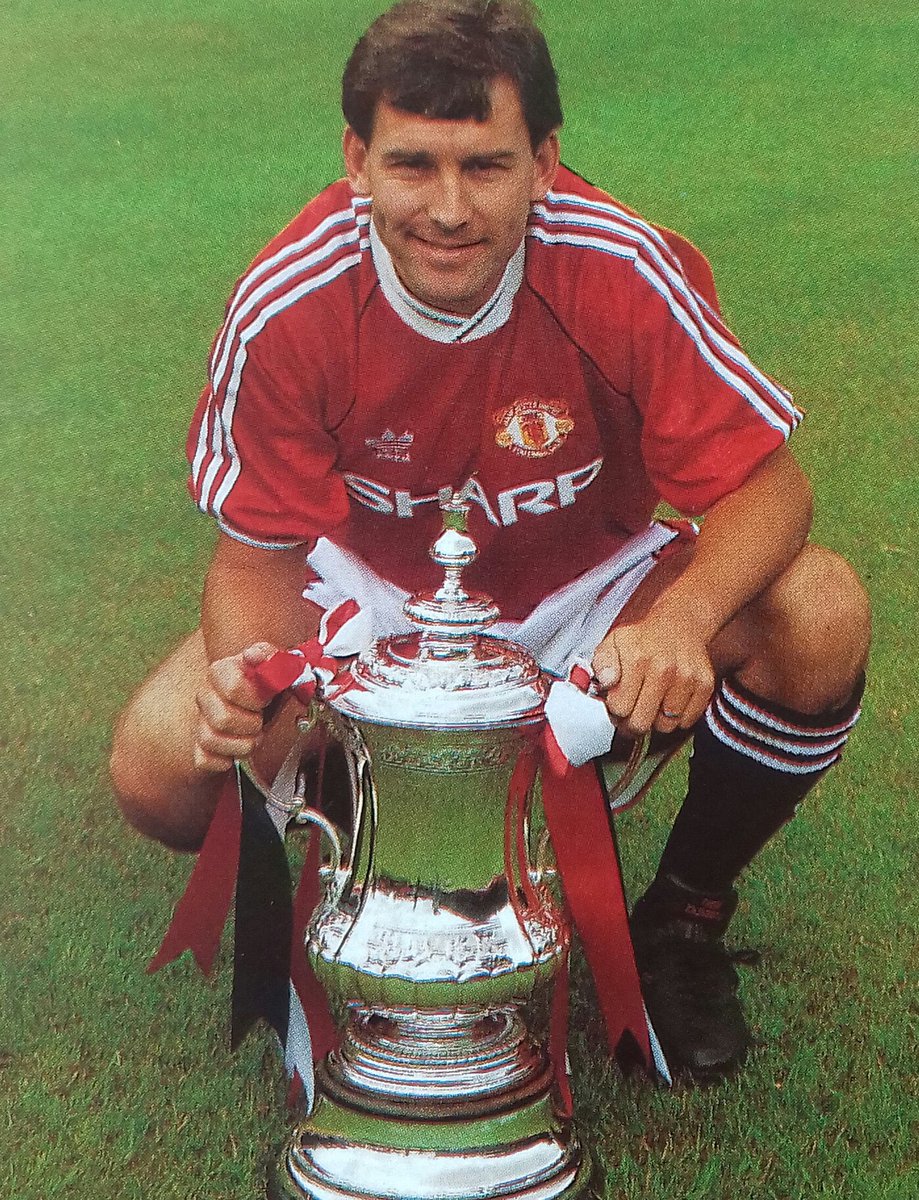RetroDevilsPod's tweet photo. Captain Marvel, 67 today.
He’s surely worth an episode at some point…
#retrodevils #mufc #bryanrobson #captainmarvel #manutd #manchesterunited #mufcfamily #happybirthday https://t.co/mc5Q70lQgP