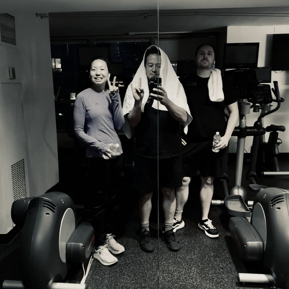 smackinyc's tweet image. 230am workout crew. Go go power rangers!! GMA we gettin ready for ya!!