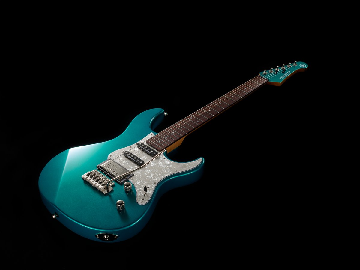 yamahaguitar_jp's tweet photo. #PacificaOfTheWeek
#14 PACIFICA #612VIIX (2020)
#612VIIFM をベースに大胆カラーリングを採用・スタイリッシュに仕上げられた現時点最新機種。
#ヤマハ の品番に”X”がつくものはピックガードのバリエーションモデルであることが定番です!
ちなみに無印"#PAC612V"は2004年に発売されたモデルです。
時代に合わせたアップデートも #PACIFICA の魅力です。
現行PAC600シリーズ商品ページ
https://t.co/eSqtndzDED
...来週に続く
#MyPacifica