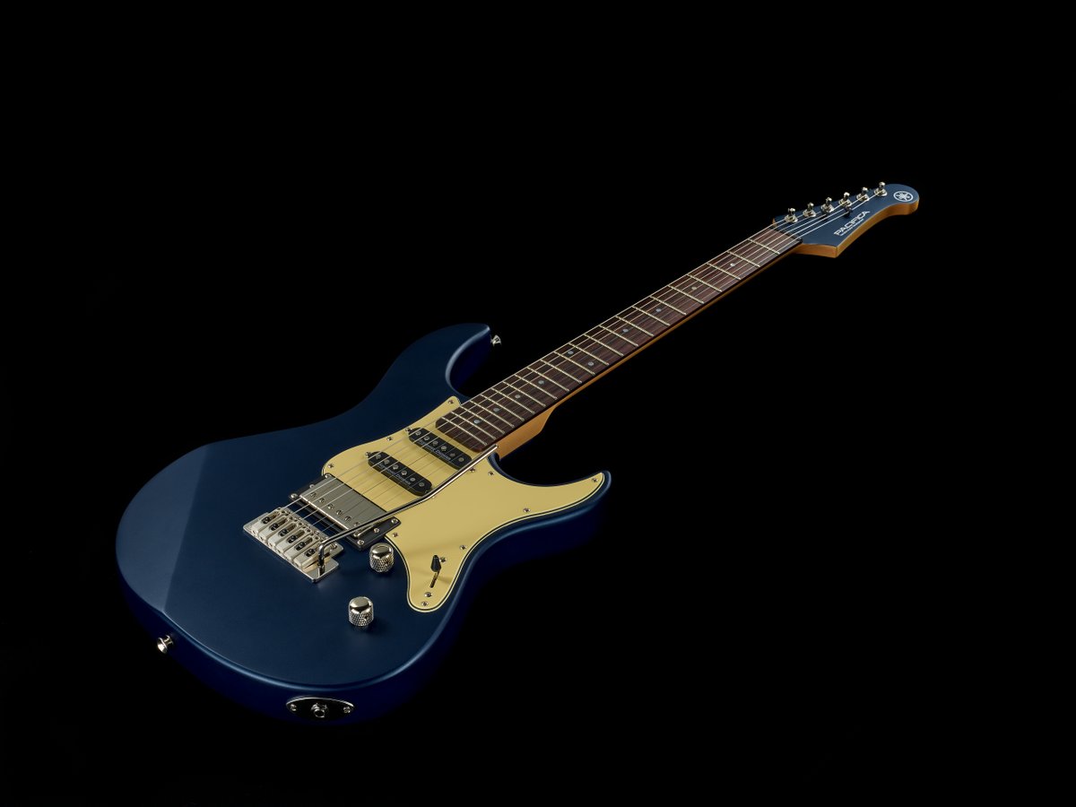 yamahaguitar_jp's tweet photo. #PacificaOfTheWeek
#14 PACIFICA #612VIIX (2020)
#612VIIFM をベースに大胆カラーリングを採用・スタイリッシュに仕上げられた現時点最新機種。
#ヤマハ の品番に”X”がつくものはピックガードのバリエーションモデルであることが定番です!
ちなみに無印"#PAC612V"は2004年に発売されたモデルです。
時代に合わせたアップデートも #PACIFICA の魅力です。
現行PAC600シリーズ商品ページ
https://t.co/eSqtndzDED
...来週に続く
#MyPacifica