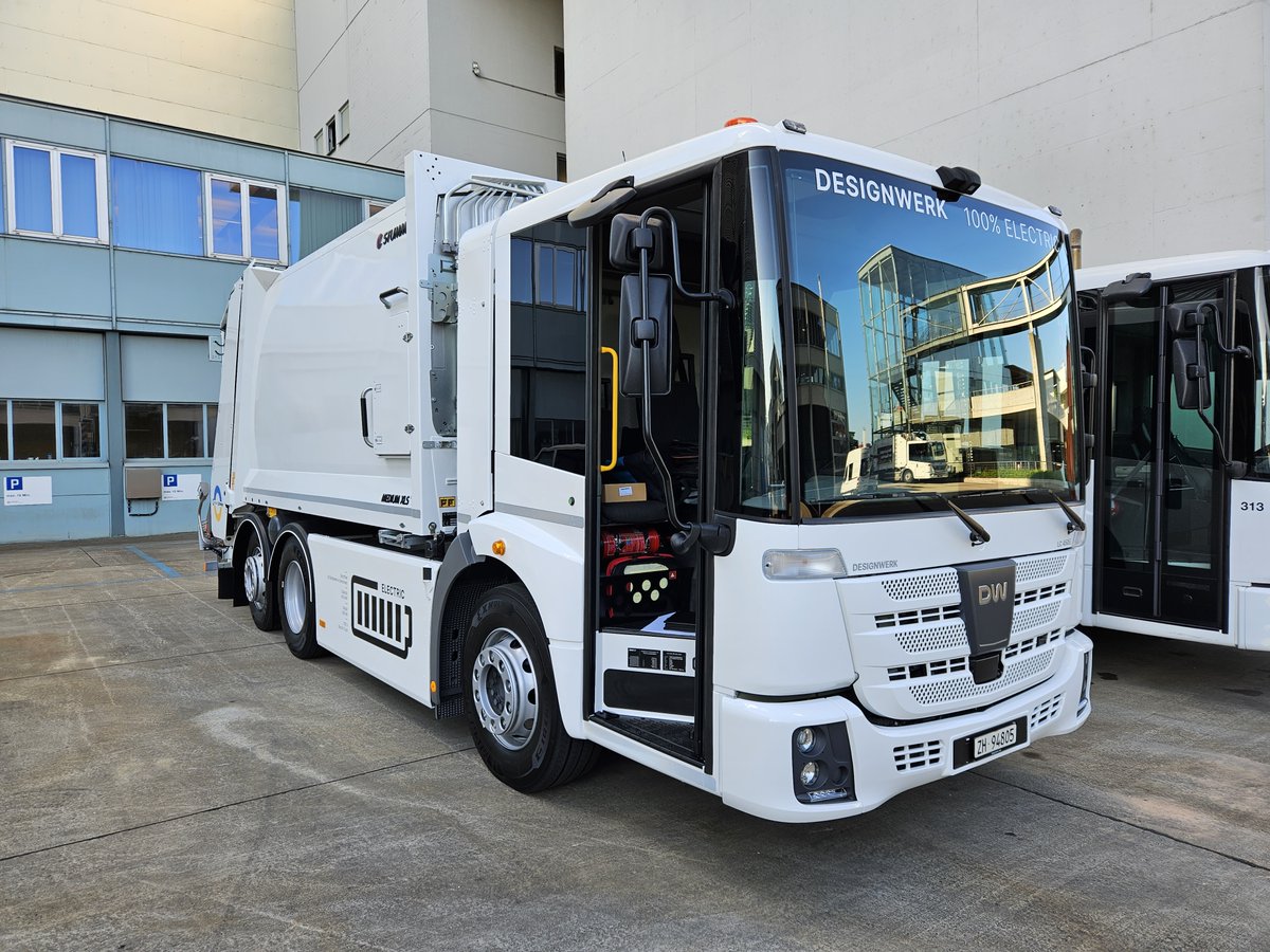 designwerkgroup's tweet photo. 26 elektrische Müllsammelfahrzeuge für die Stadt Zürich ♻
26 electric waste collection vehicles for the city of Zurich ♻
#Designwerk #Zuerich #Recycling #eMobility https://t.co/g95N6zpNtt