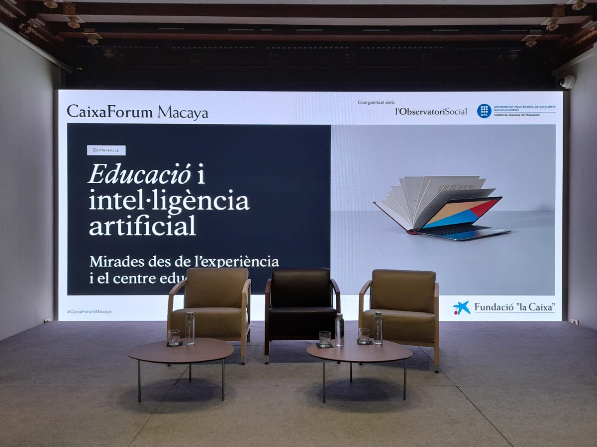 Todo a punto para comenzar un apasionante debate educativo! “Educación e Inteligencia Artificial. Miradas desde la expe y el centro educativo”, con <a href="/MarIzuel/">mar izuel</a> y <a href="/LluisNacenta/">Lluís Nacenta</a>. Modera: Esteve Juanola. <a href="/CaixaForum/">CaixaForum</a> Macaya, BCN #IA #InnovaciónEducativa #IAenEducación <a href="/coleinnovadores/">Coles Innovadores</a>