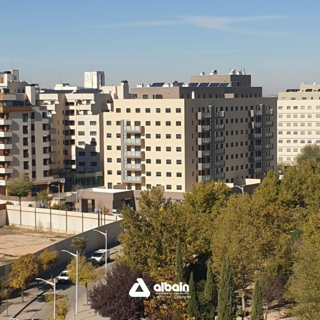 AlbainSA's tweet photo. Últimas  viviendas en R.Los Granados y R.Los Sauces! oportunidad única para conseguir el  hogar de tus sueños😍🏠
Imagínate vivir en un lugar donde se unen comodidad y elegancia, nuestros residenciales son un paraíso, piscinas, parque infantil, pista de pádel
#albain #Albacete https://t.co/Vdf8HnUieN