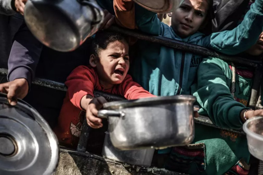 unicef_es's tweet photo. El mundo no puede quedarse impasible y observar. La violencia y el sufrimiento de los niños y las niñas en Gaza deben terminar: https://t.co/FBOOlOOaN2 https://t.co/ZpVLpCif9I